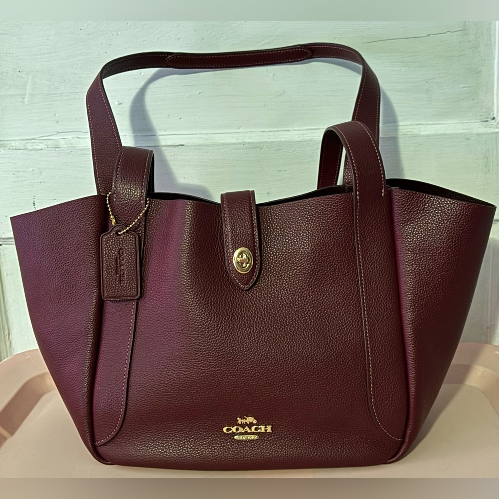 NWOT Coach Hadley Turnlock Tote Bag 
CAL17
Dark Wine/Deep Red
No flaws